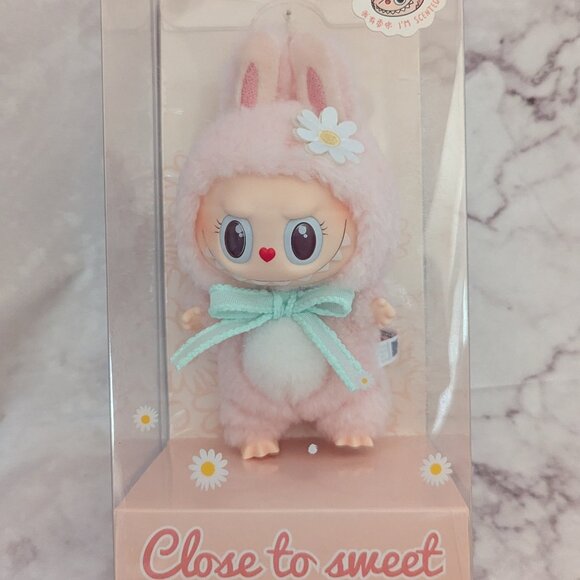 *Exclusive* MOKOKO - Close To Sweet Vinyl Plush Pendant - Picture 1 of 9